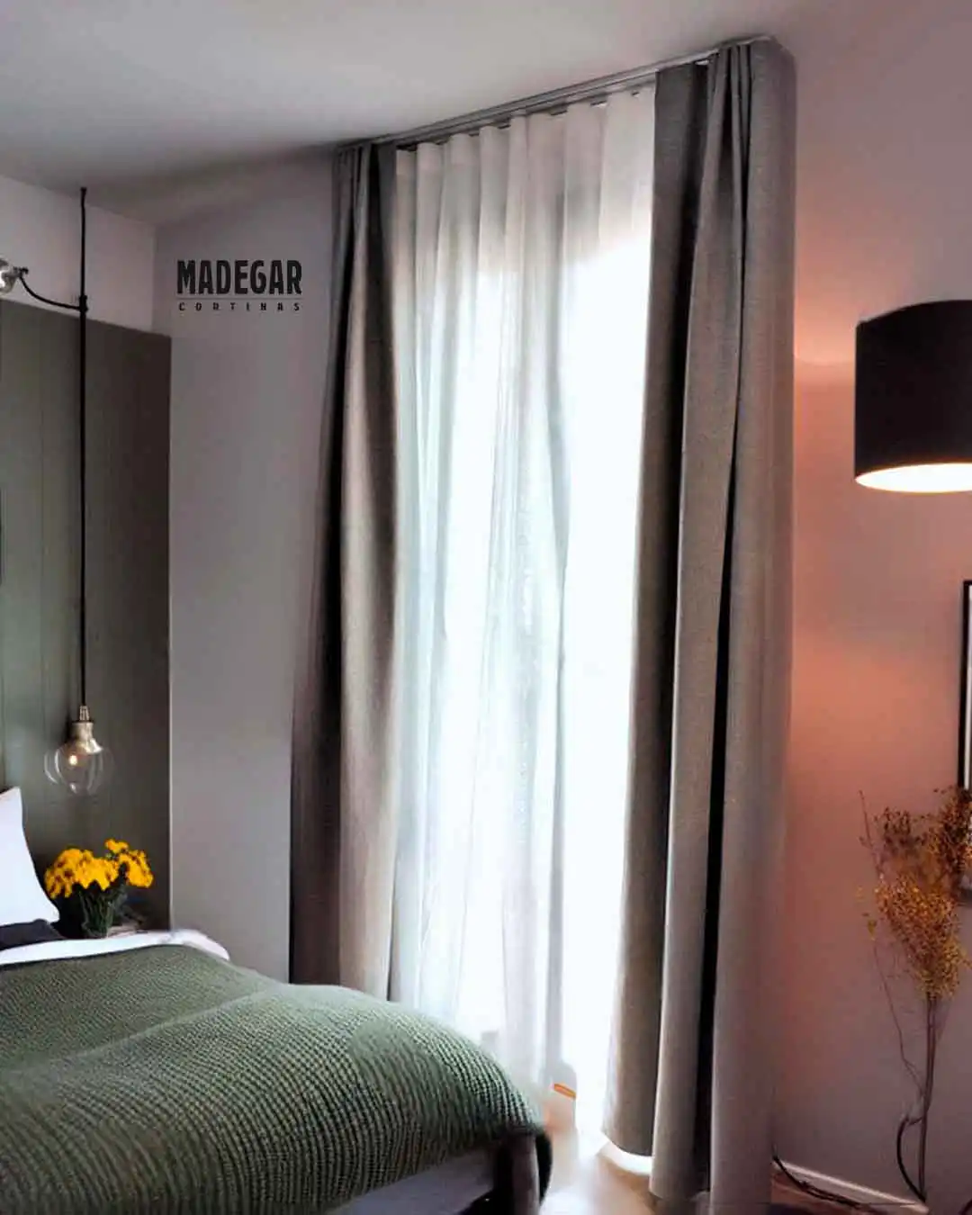 Cortinas Dobles en blakout textil para un dormitorio sin persianas instaladas por Cortinas Madegar